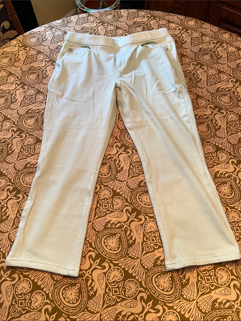 Belle by Kim Gravel Light Mint Cropped/Capris Pull On Jeans